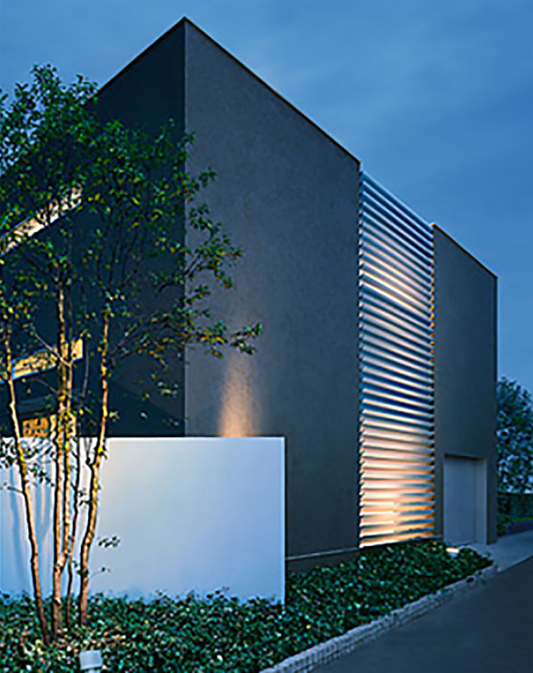 光を囲む家：外観