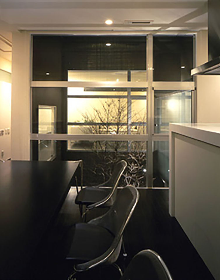 光を囲む家：内装・インテリア