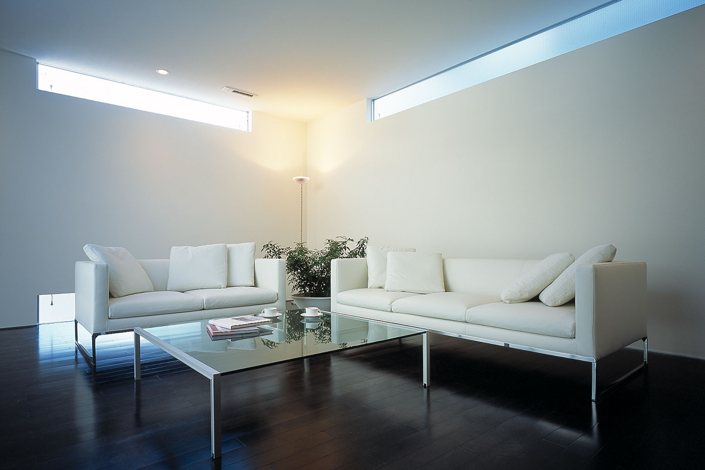 光を囲む家：内装・インテリア