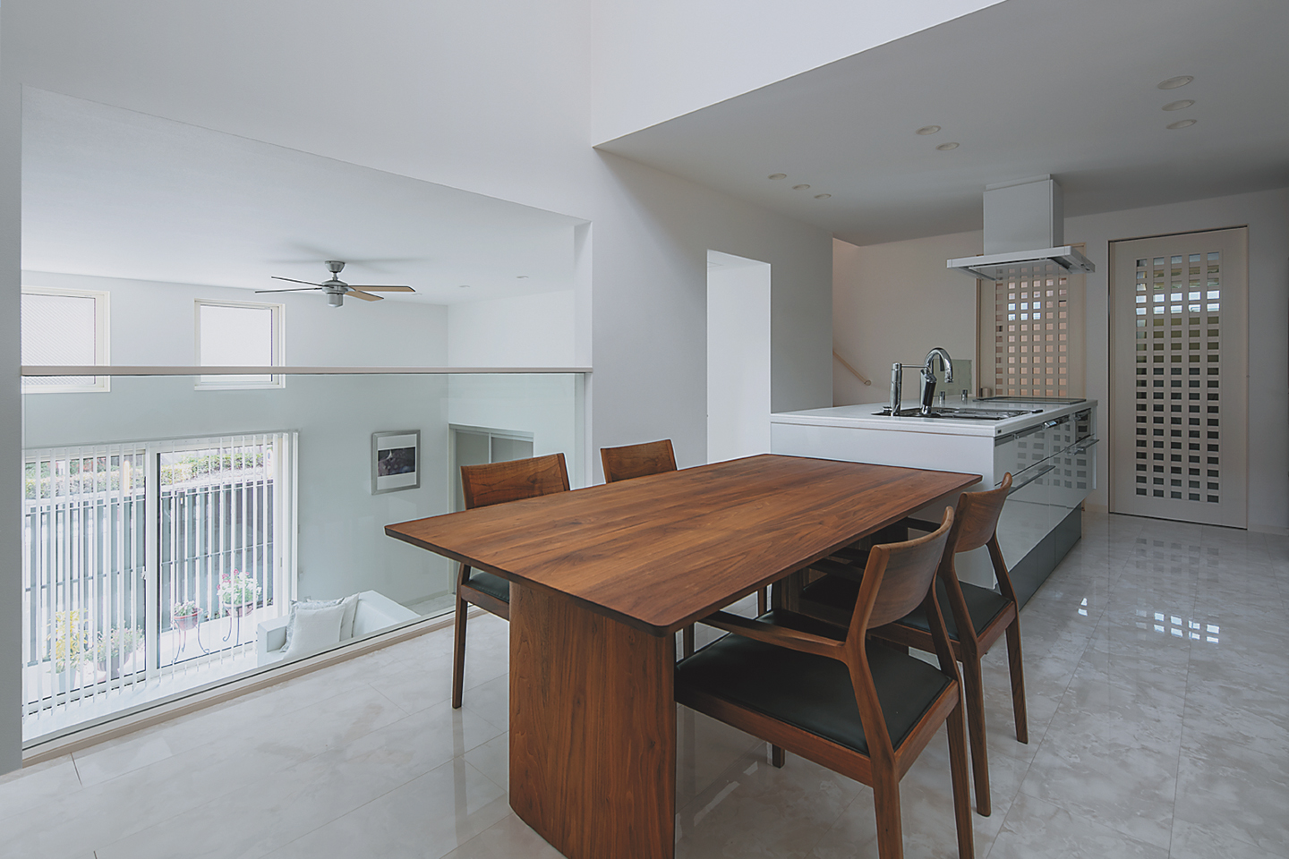 ホワイトベース：内装・インテリア