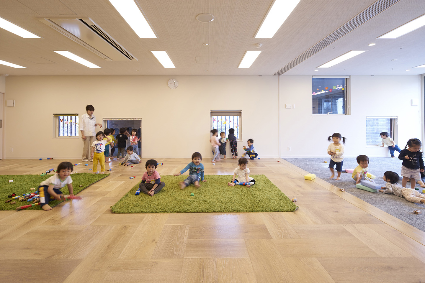 樹状トラスがささえる保育園：内装・インテリア