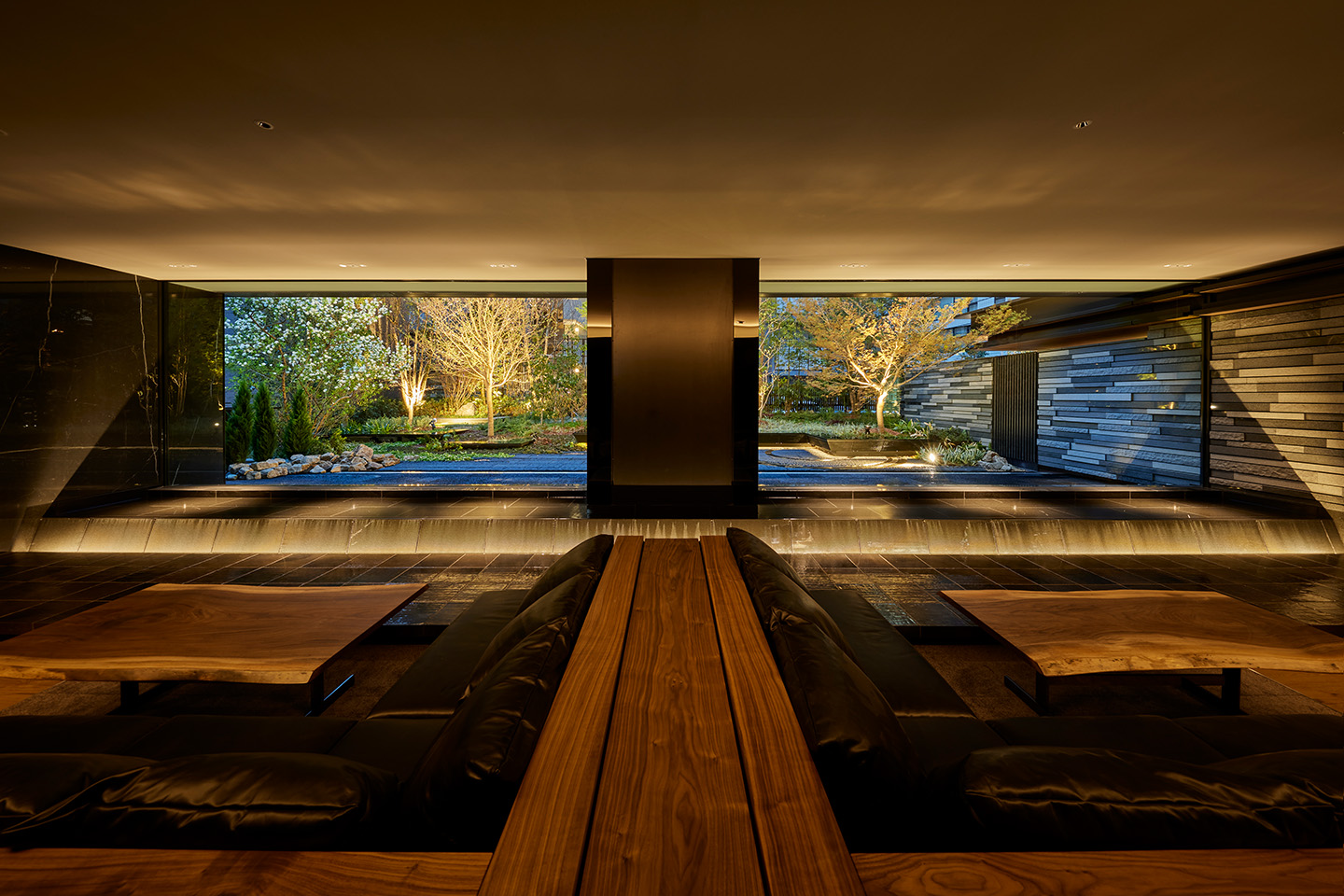 都心高層住居の庭屋一如：内装・インテリア