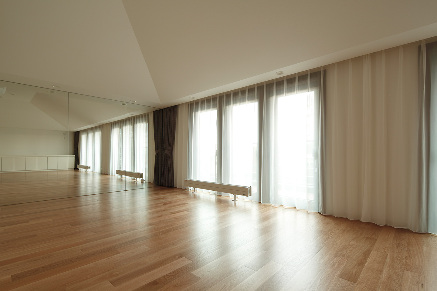 山麓のモノフォニー：内装・インテリア