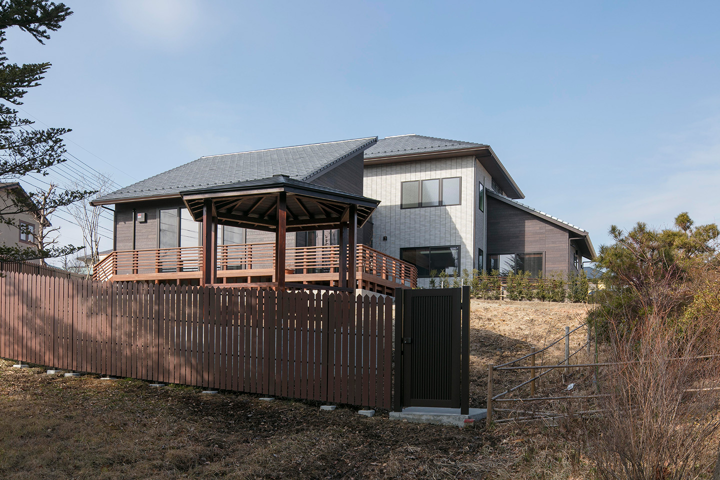 離れのある二世帯住宅