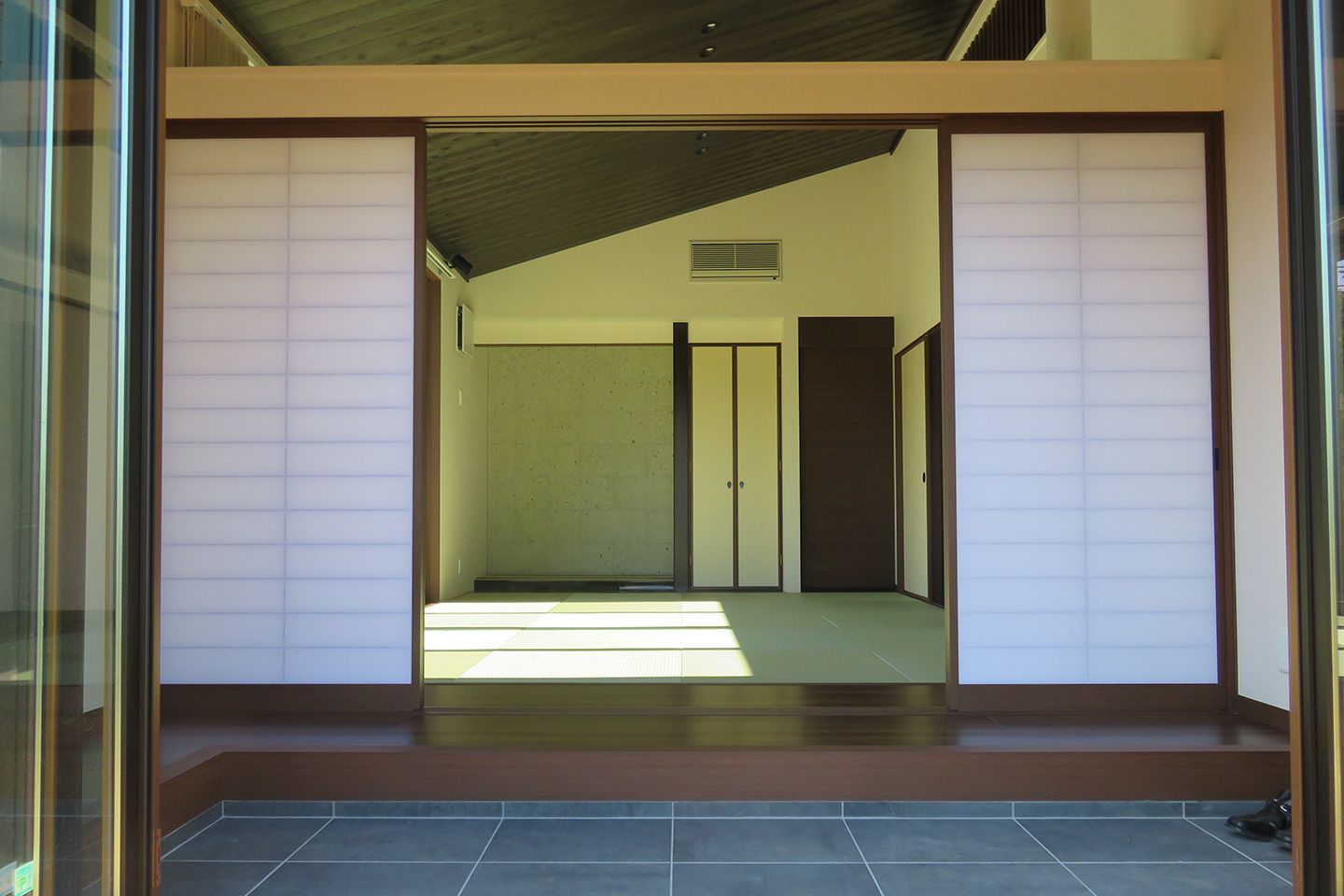 離れのある二世帯住宅：内装・インテリア