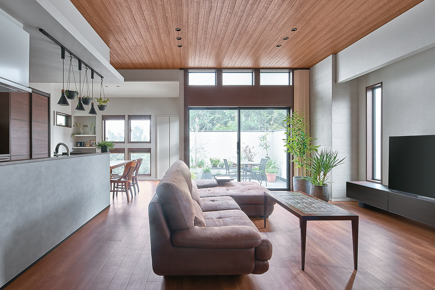 空と緑と住まう：内装・インテリア