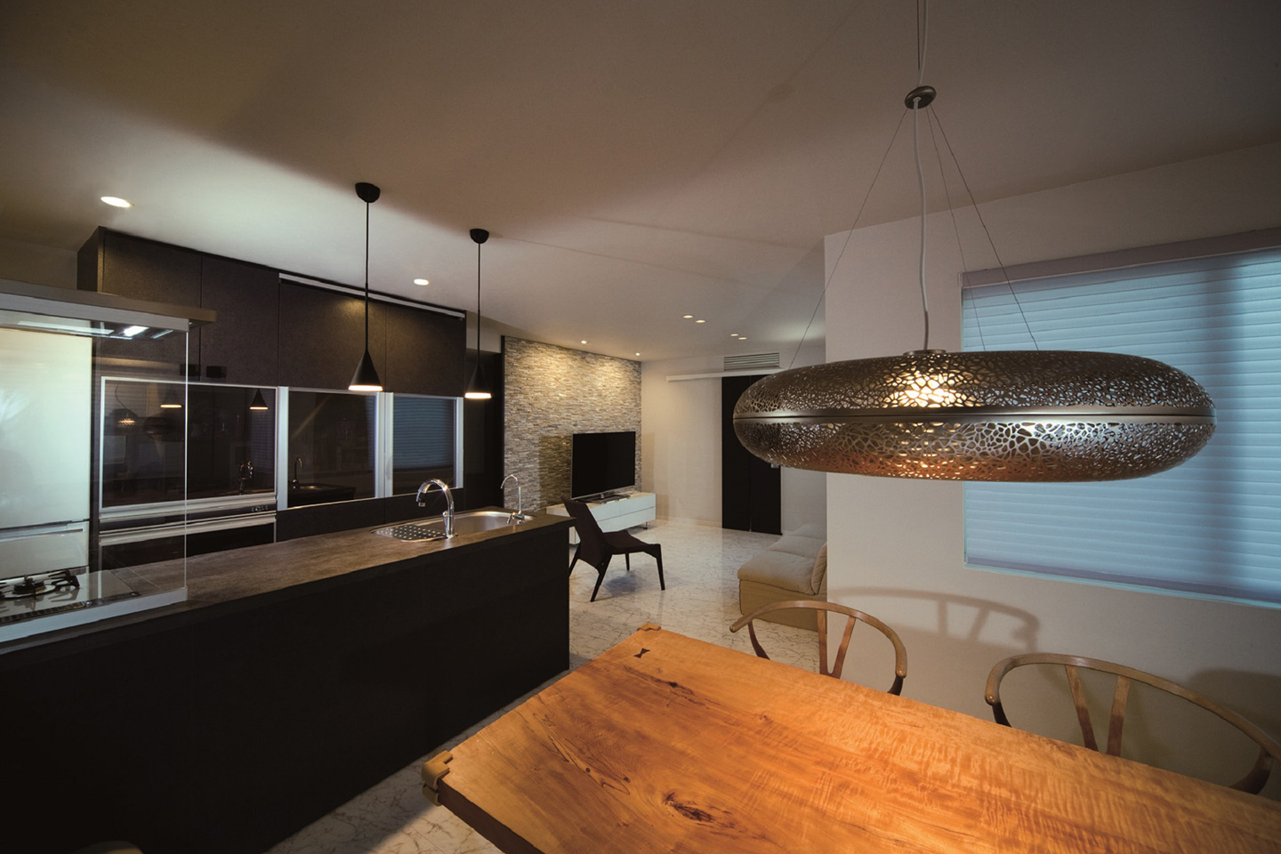 パティオを囲む２つの時感：内装・インテリア