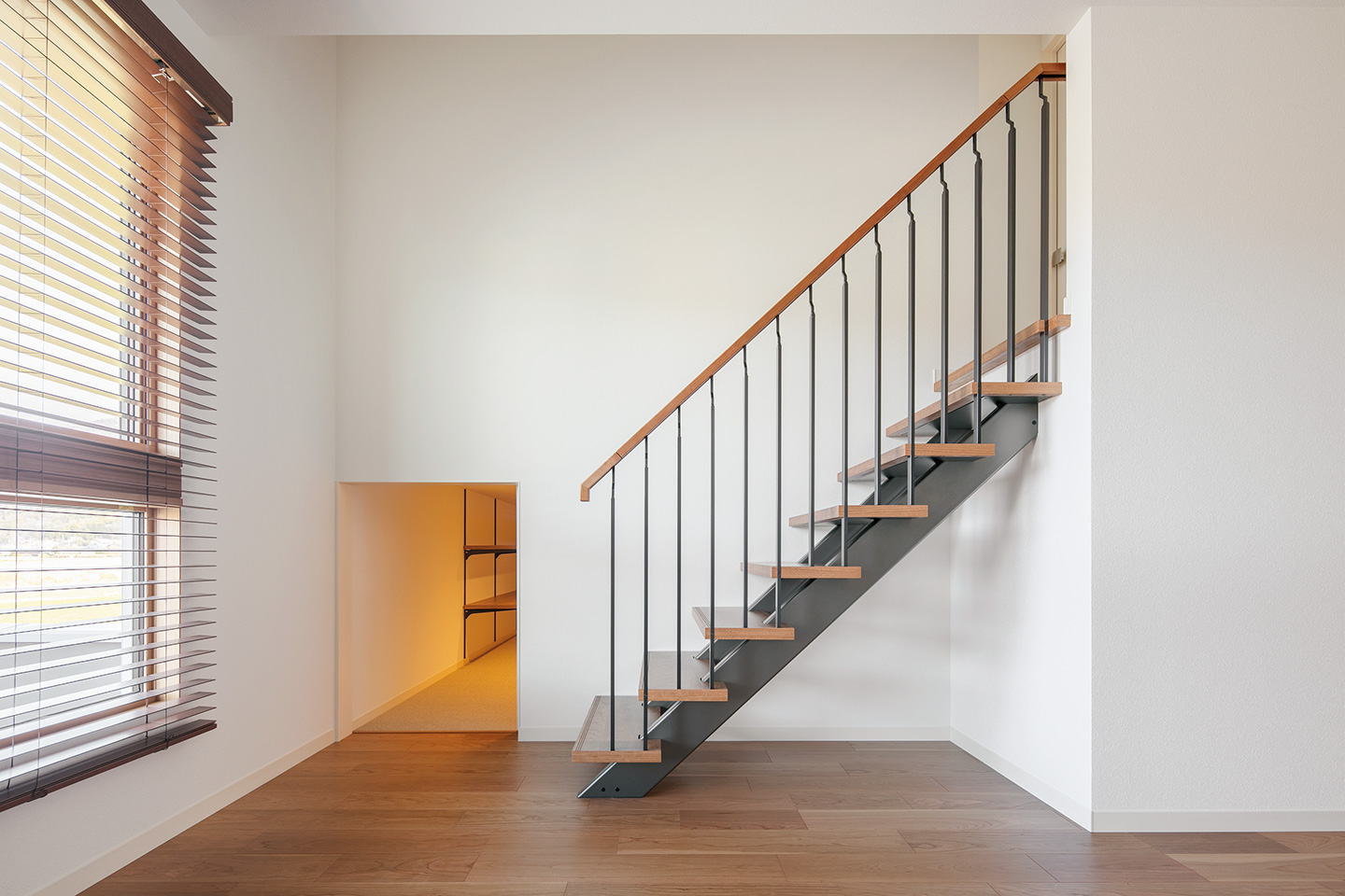 HERE COMES THE SUN：内装・インテリア