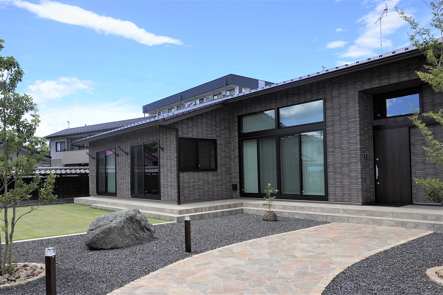 二世帯住居 併用 事務所の平屋　～Reforestation～