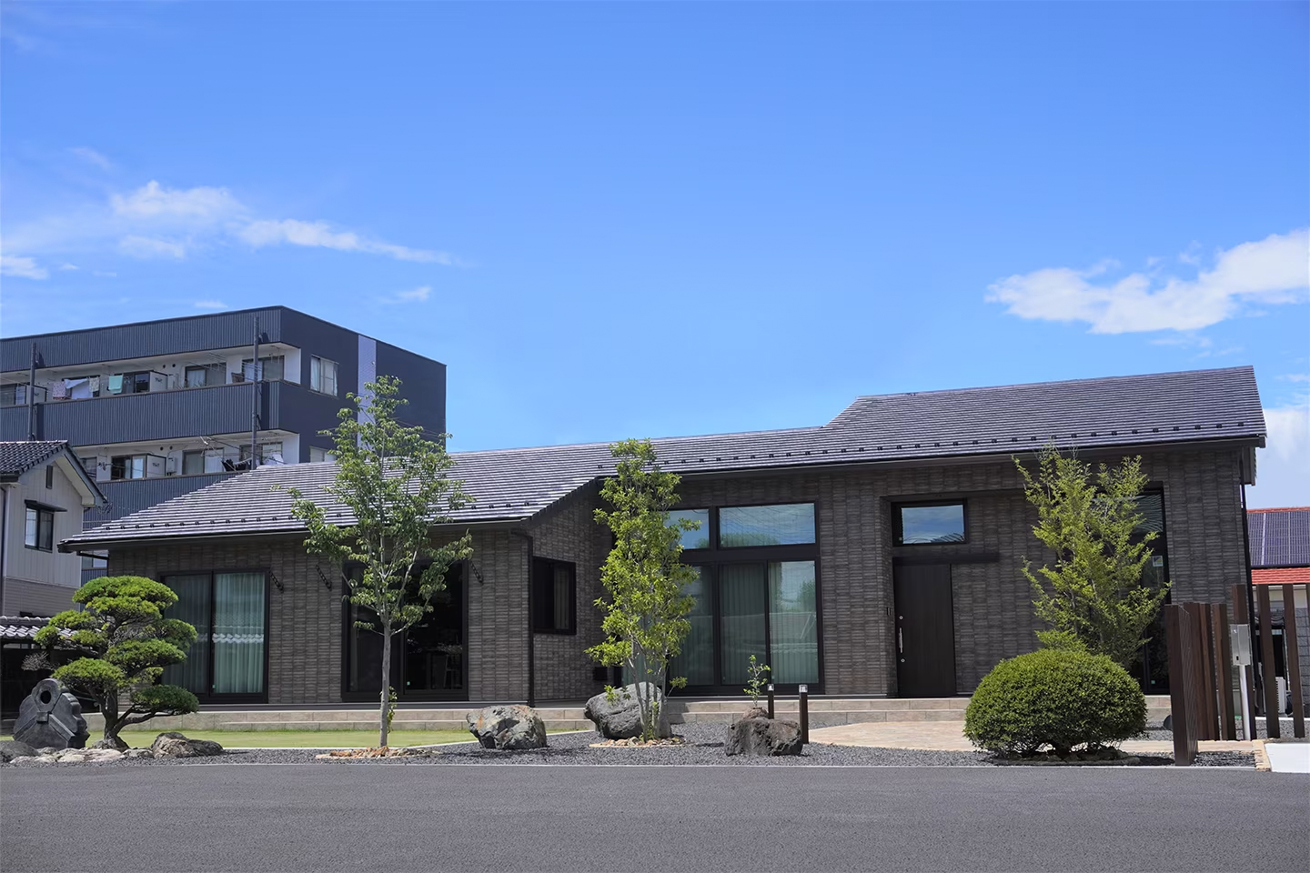 二世帯住居 併用 事務所の平屋　～Reforestation～