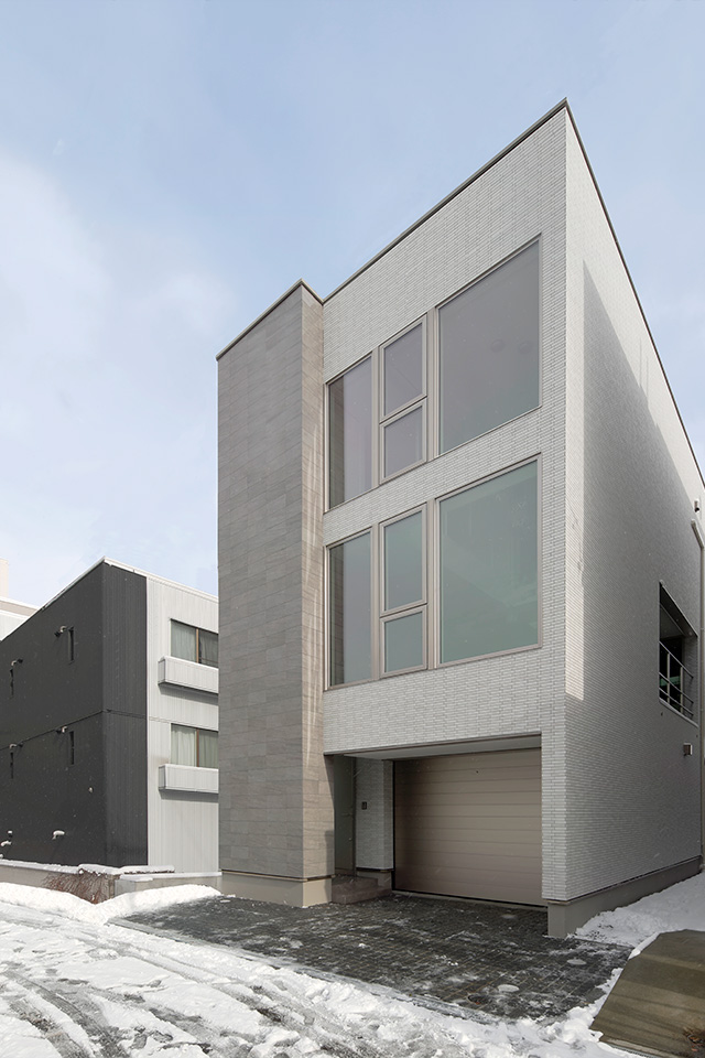 2 min. TRANS：外観