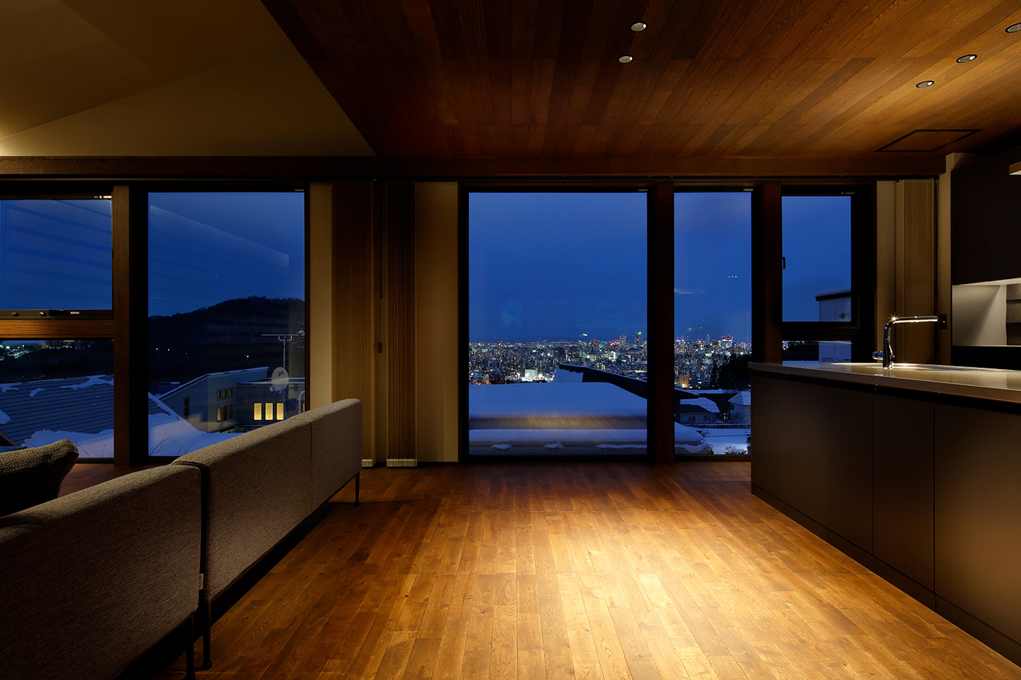 EMBERS：内装・インテリア