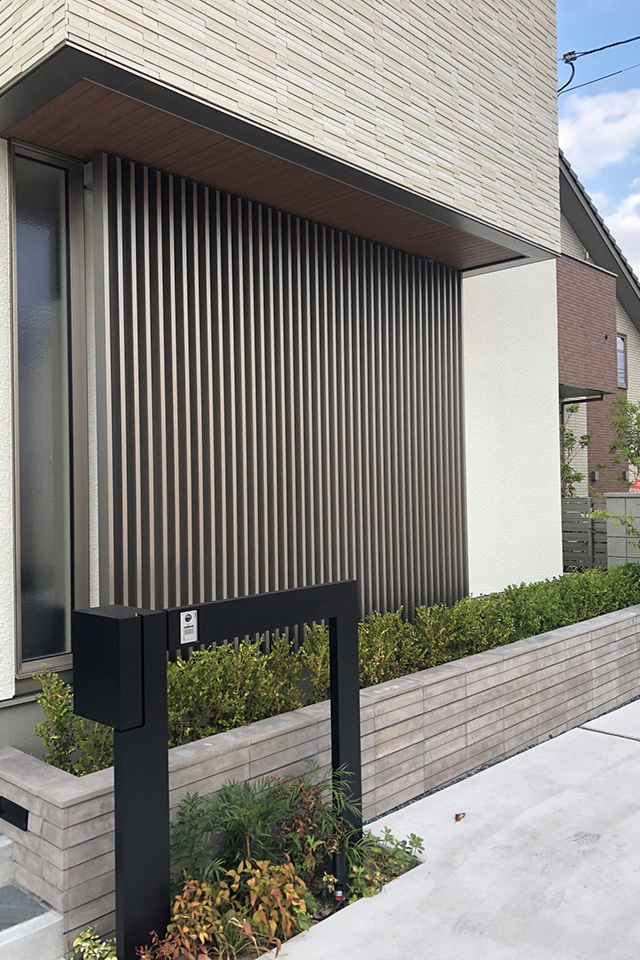 空中廊下のある家：外観