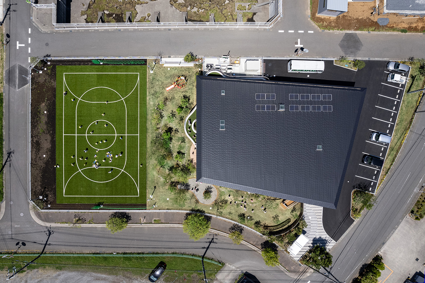 “街”と“森”と共に育つこども“縁”：外観