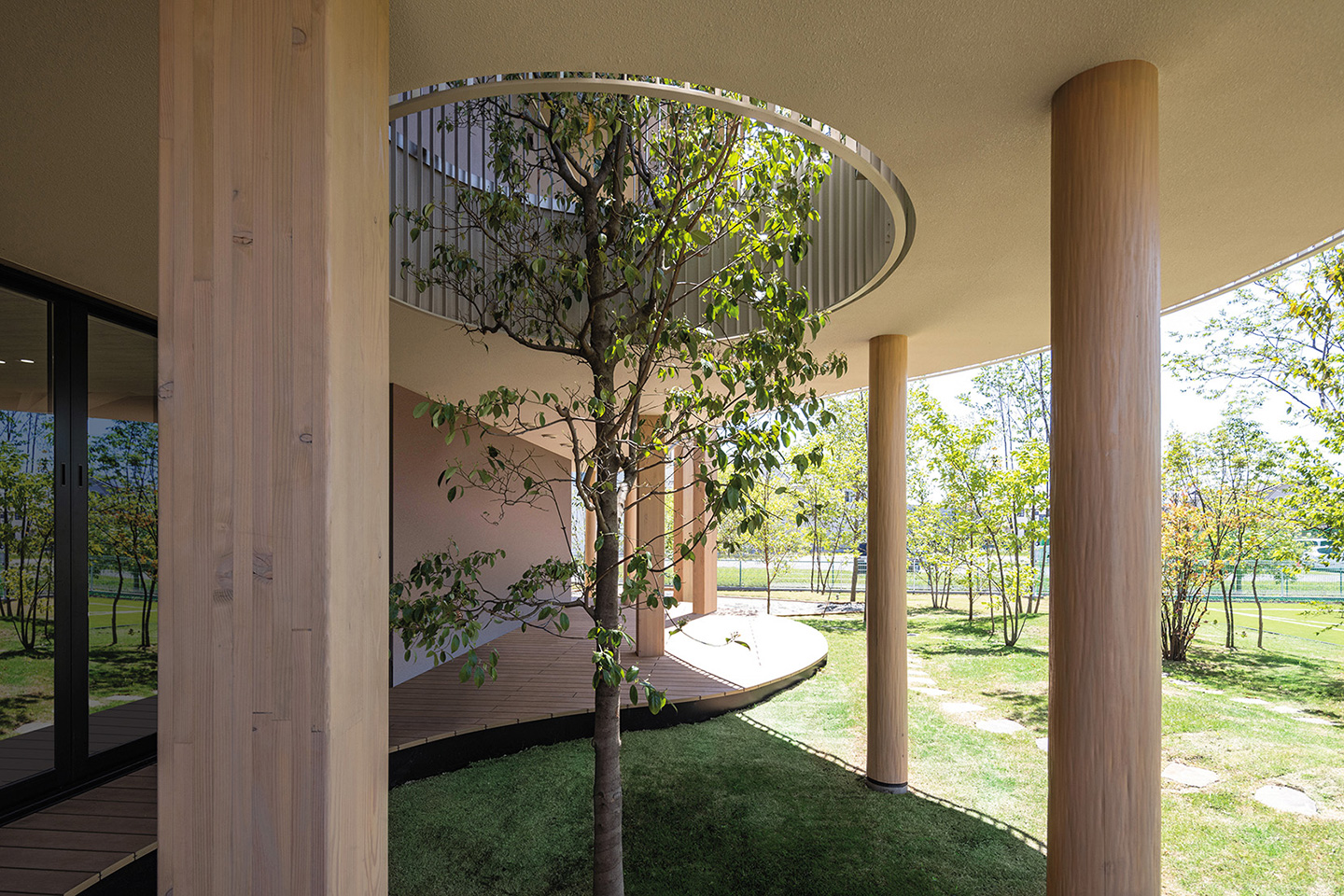 “街”と“森”と共に育つこども“縁”：内装・インテリア