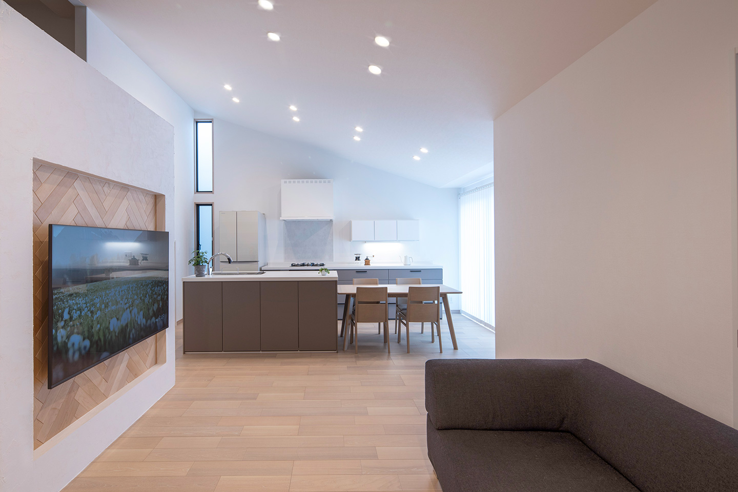 ホワイト、或いはスタウトブルー：内装・インテリア