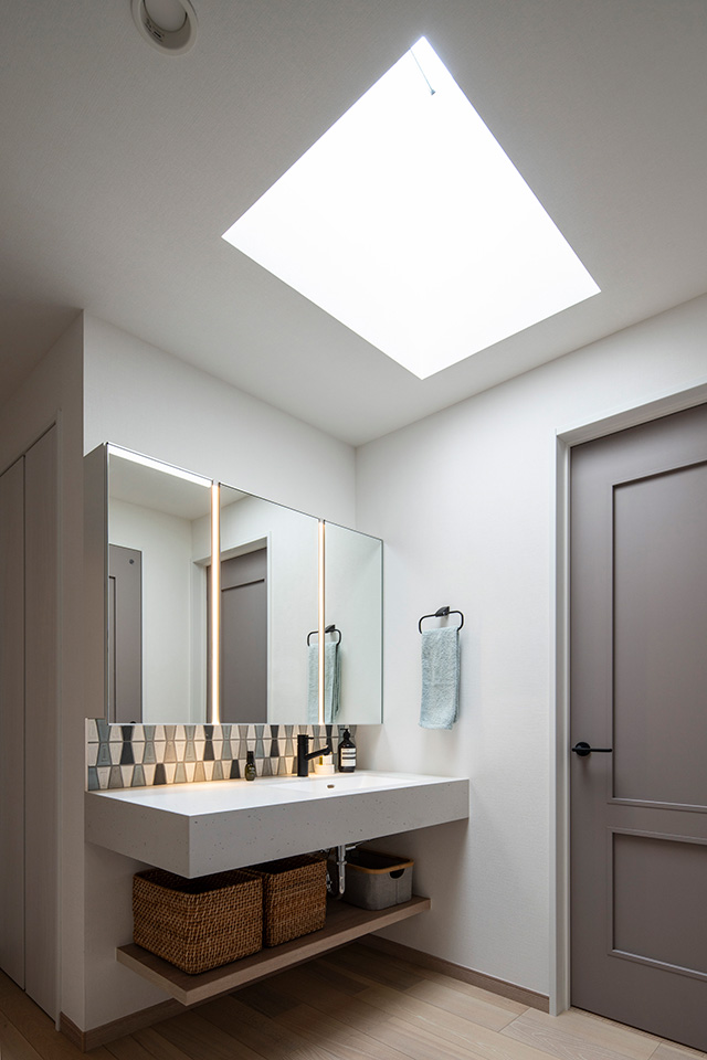 ホワイト、或いはスタウトブルー：内装・インテリア