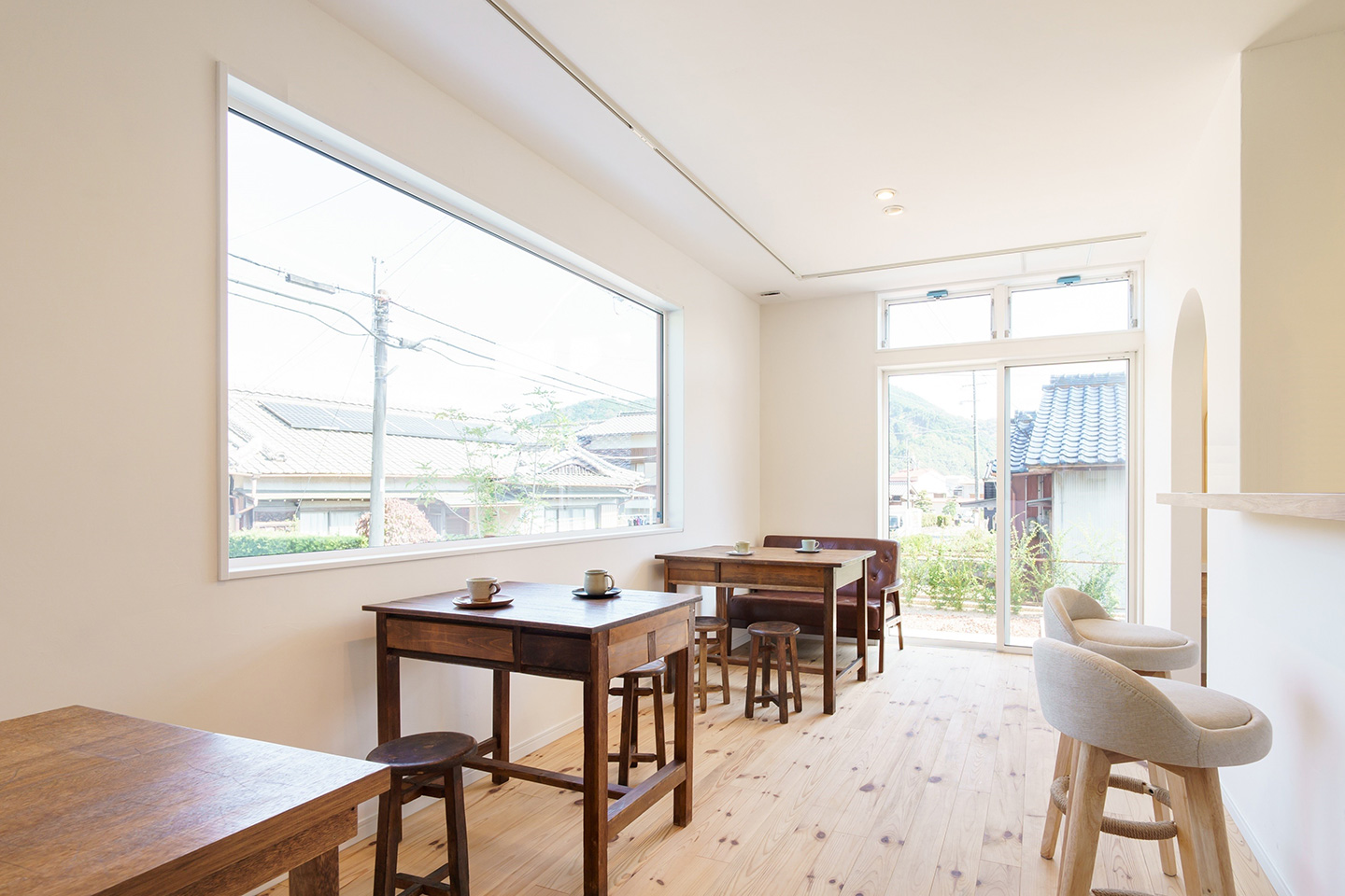 なつかしい記憶と今を楽しむ和菓子店：内装・インテリア