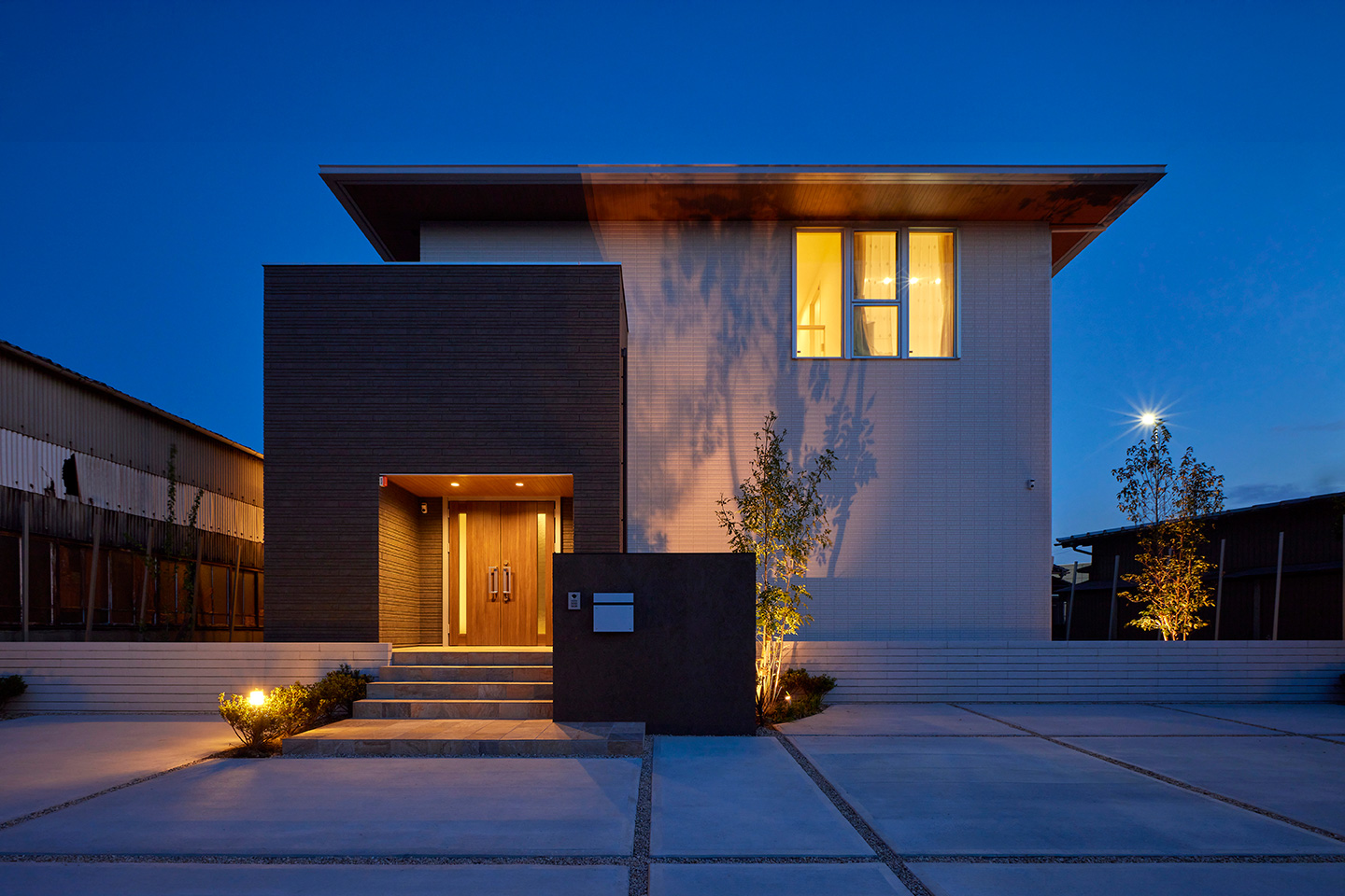 クールモダンなタイルの家