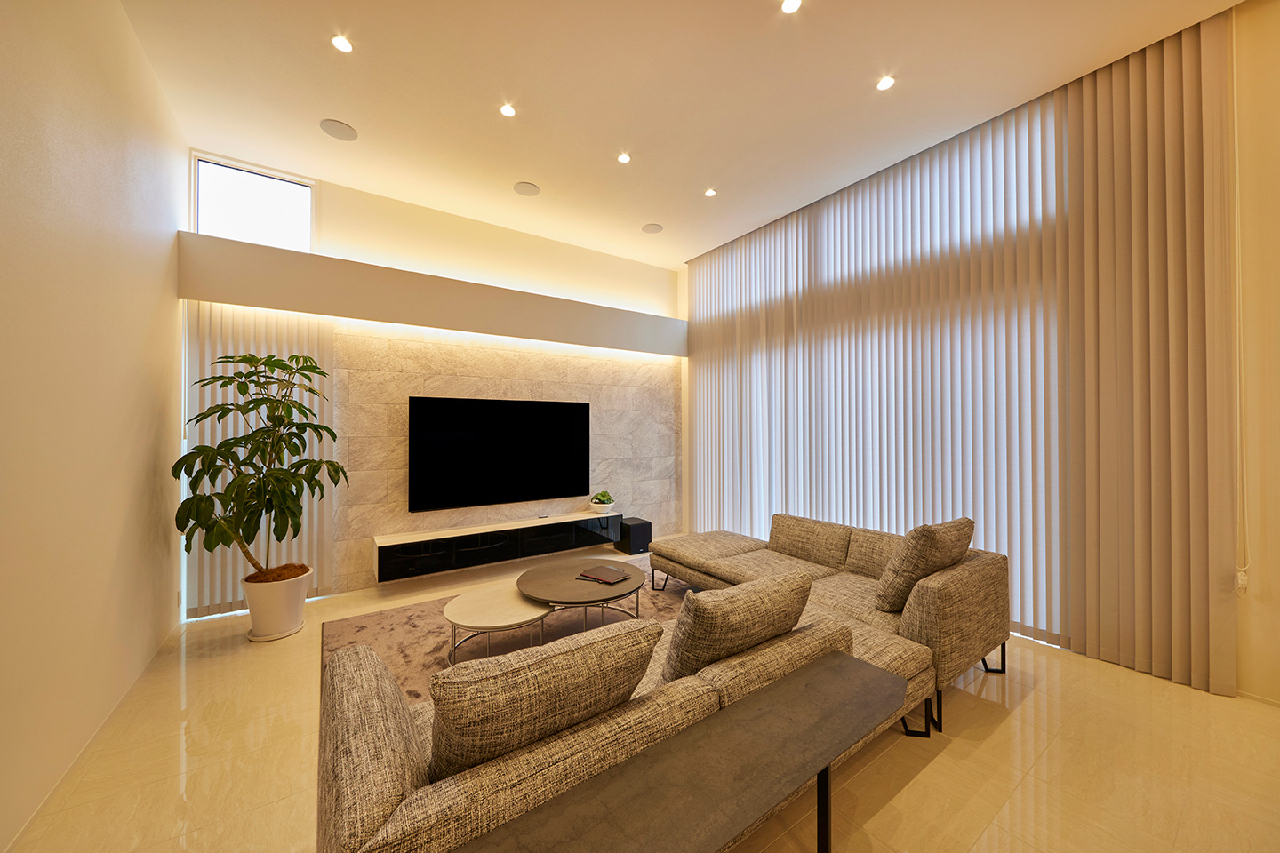 クールモダンなタイルの家：内装・インテリア