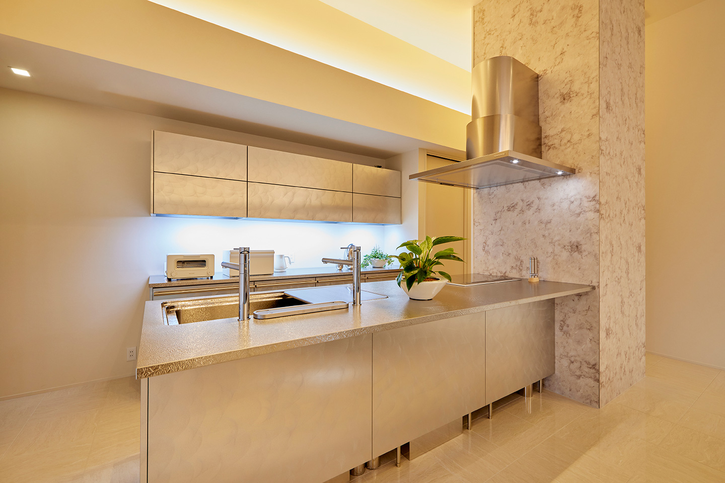 クールモダンなタイルの家：内装・インテリア