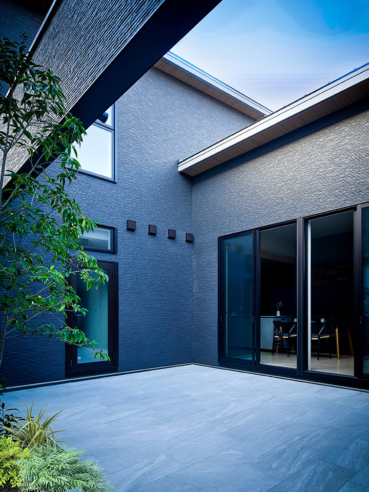 Triplet Rhapsody：外観