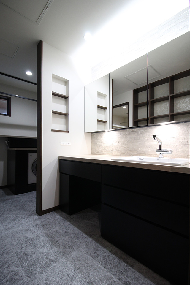 街の中の白い邸宅：内装・インテリア