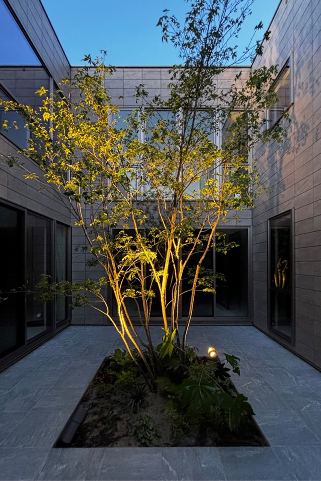 Court ＆ Core：外観