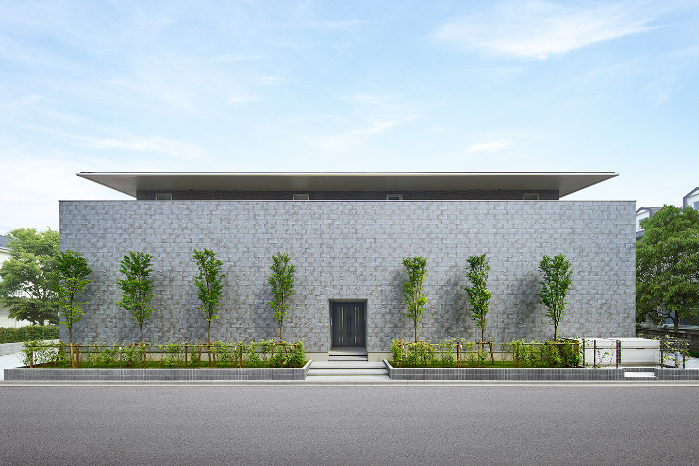 The WALL Between Them：外観