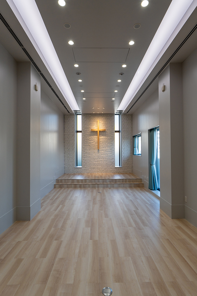 協同する 日本ナザレン教団中野教会：内装・インテリア