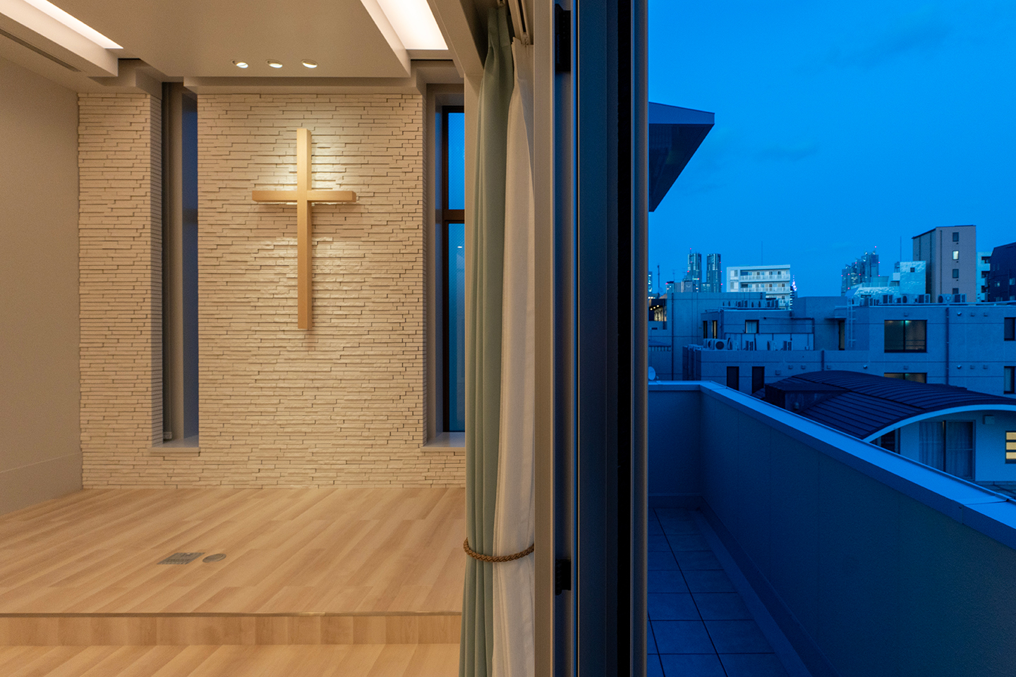 協同する 日本ナザレン教団中野教会：内装・インテリア