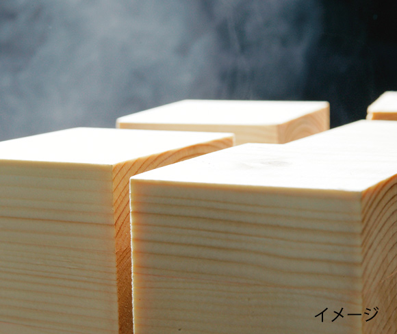 煮沸試験などを繰り返し、接着剤の耐久性を確認